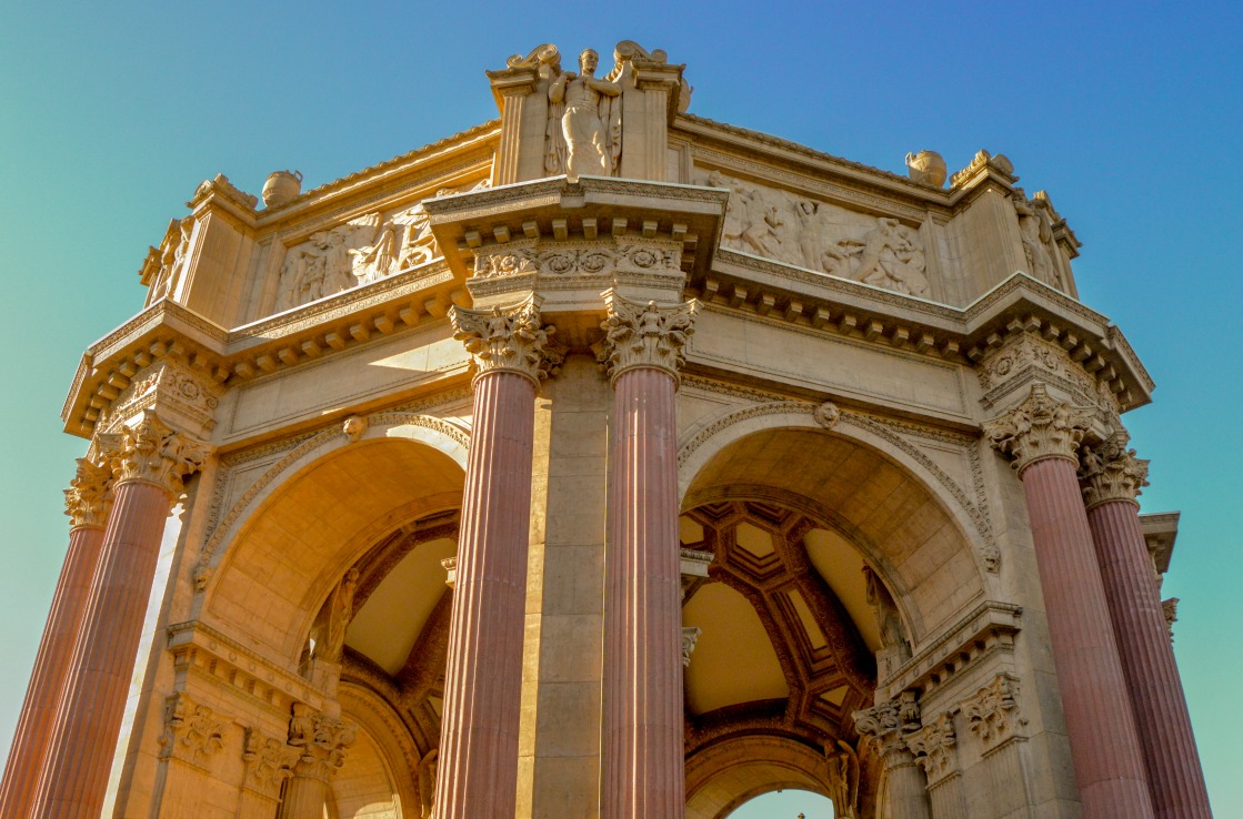 Palace of Fine Arts vor blauem Himmel in San Francisco